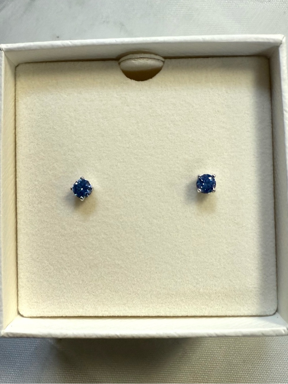 Swarovski Stilla Attract stud earrings Round cut, Blue, Rhodium plated 5734250